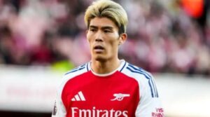 โทมิยาสึใกล้ซบอาแจ็กซ์ เซ็นฟรีสัญญาระยะสั้นถึงจบซีซั่น