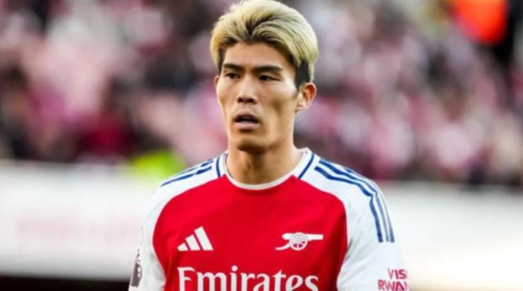 โทมิยาสึใกล้ซบอาแจ็กซ์